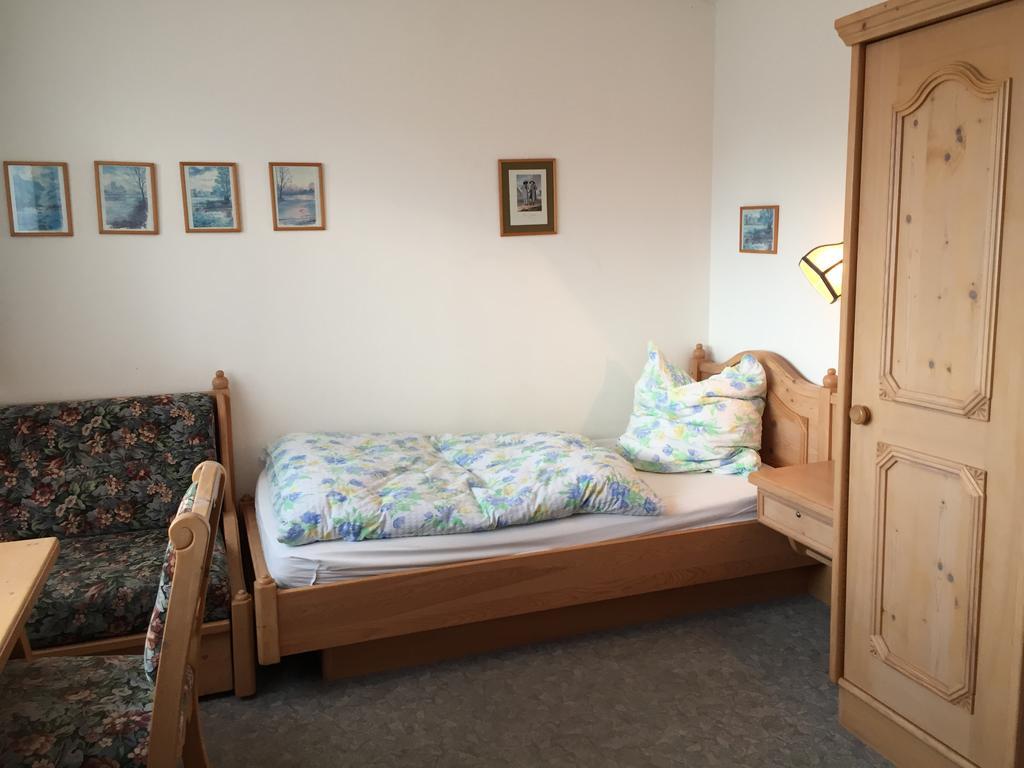 Dreischlaeger Hof Hotel Neustadt  ภายนอก รูปภาพ